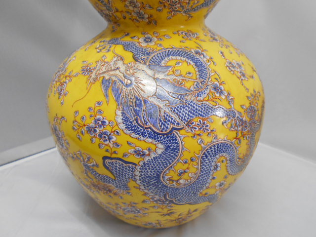 完売】 中国美術 舞龍文瓢箪型瓶 黄釉染付五爪龍瓢型花瓶 乾隆年製