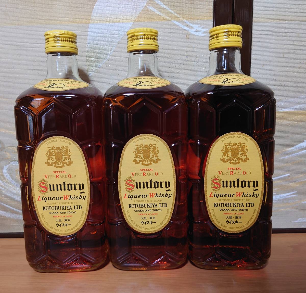 □3本□サントリー 角瓶 復刻版 壽屋ラベル 700ml ウイスキー 寿 □3本□サントリー 角瓶 復刻版 壽屋ラベル 700ml ウイスキー 寿
