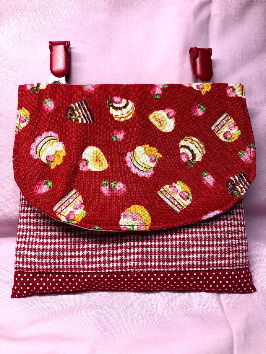 PayPayフリマ|【ハンドメイド】移動ポケット マスクケース スイーツ柄レッド PayPayフリマ|【ハンドメイド】移動ポケット マスクケース スイーツ柄レッド