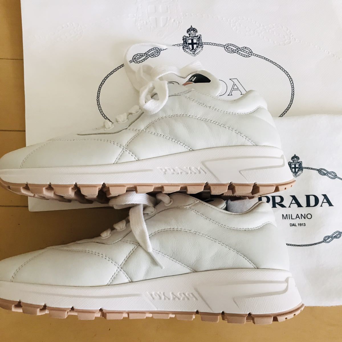 新品未使用 PRADA プラダ 36 23㎝ ロゴ スニーカー レディース 白