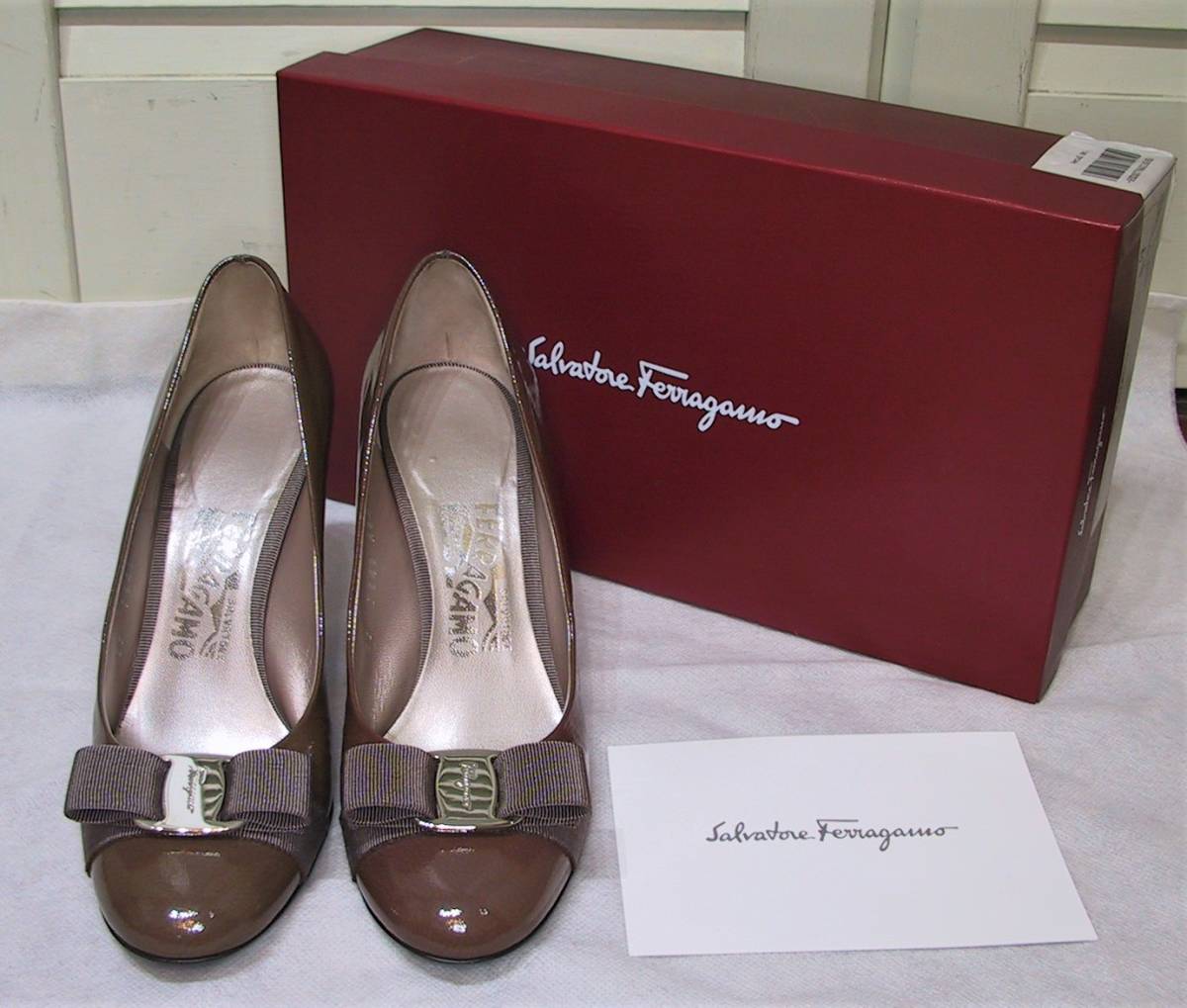 Salvatore Ferragamo サルバトーレフェラガモ ヴァラ リボン 本 Salvatore Ferragamo サルバトーレフェラガモ ヴァラ リボン 本