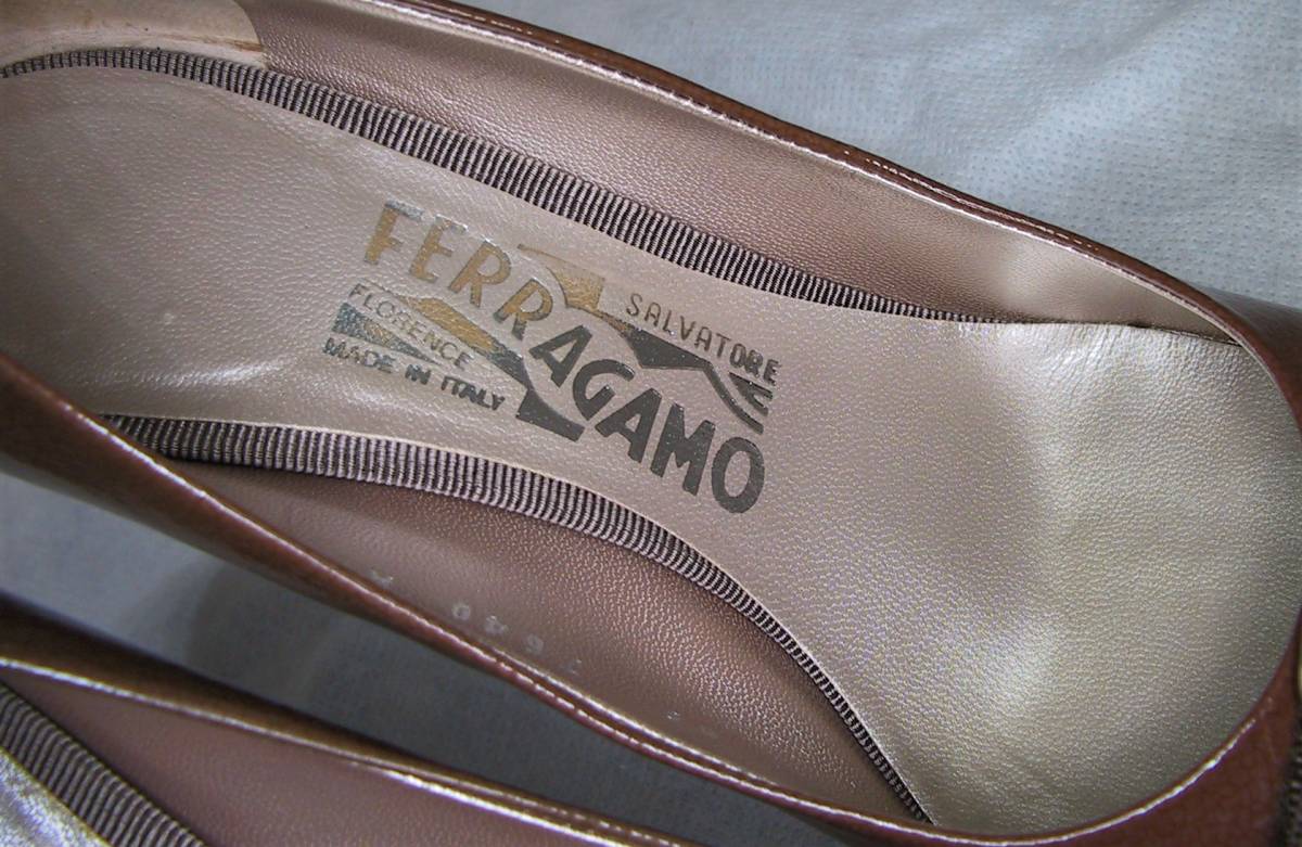 Salvatore Ferragamo サルバトーレフェラガモ ヴァラ リボン 本 Salvatore Ferragamo サルバトーレフェラガモ ヴァラ リボン 本