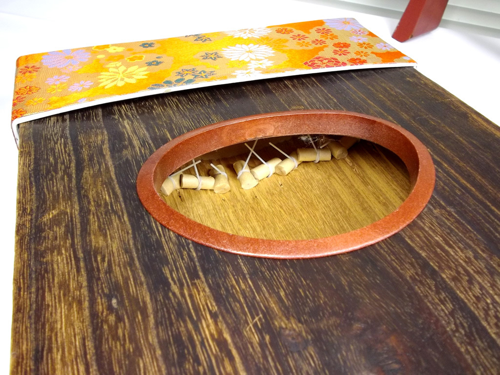 四尺 箏 13弦 短琴 全長120cm 幅25cm 短箏 和楽器 四尺 箏 13弦 短琴 全長120cm 幅25cm 短箏 和楽器