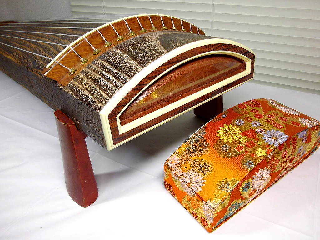 四尺 箏 13弦 短琴 全長120cm 幅25cm 短箏 和楽器 四尺 箏 13弦 短琴 全長120cm 幅25cm 短箏 和楽器