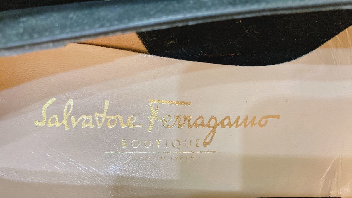美品☆フェラガモ Ferragamo ヴァラ金具 ヌバック リボン パンプス