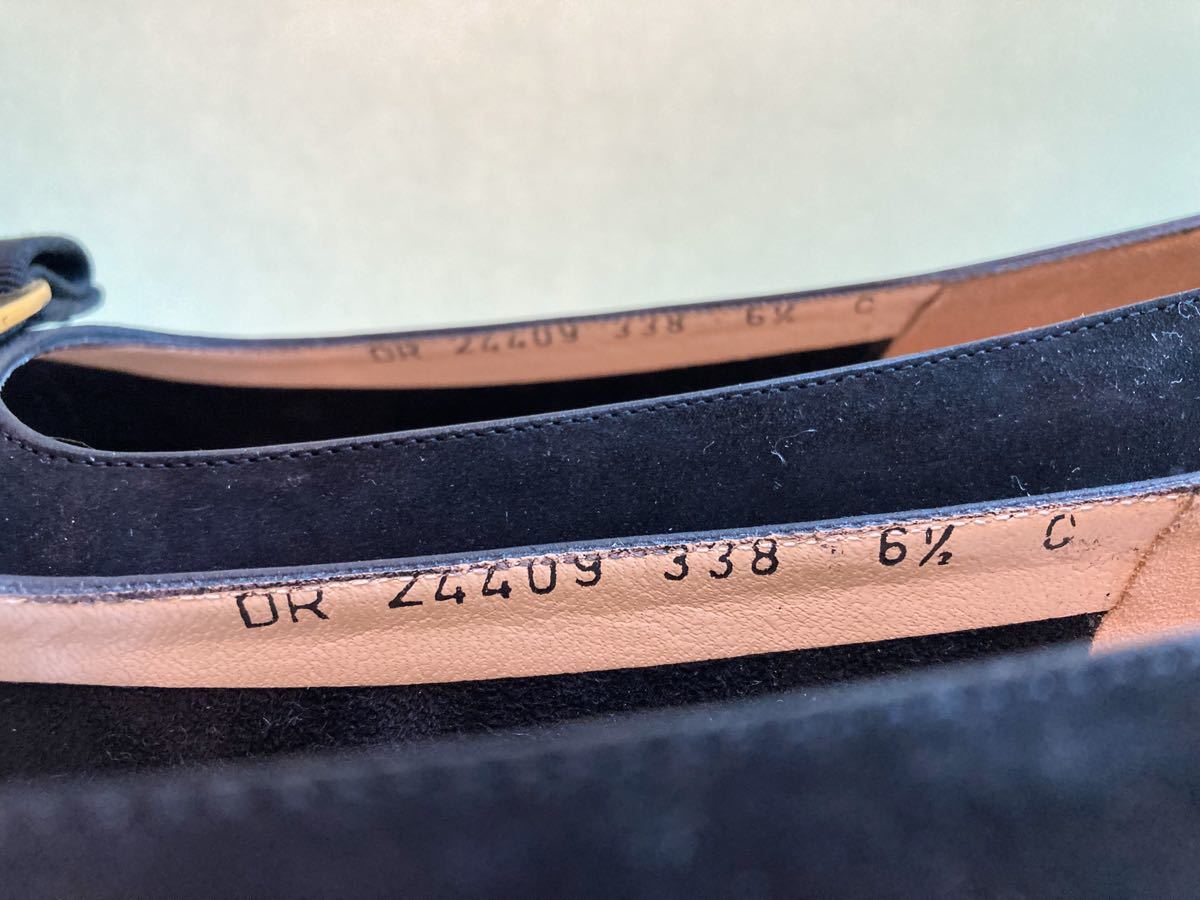 美品☆フェラガモ Ferragamo ヴァラ金具 ヌバック リボン パンプス