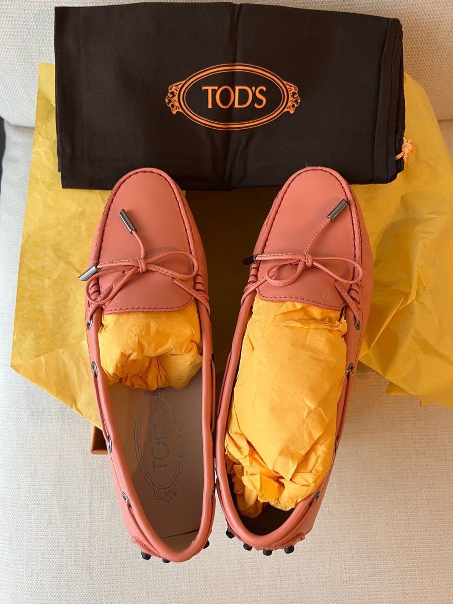 TOD’S トッズ　ローファー　ドライビングシューズ　サーモンピンク　新品未使用