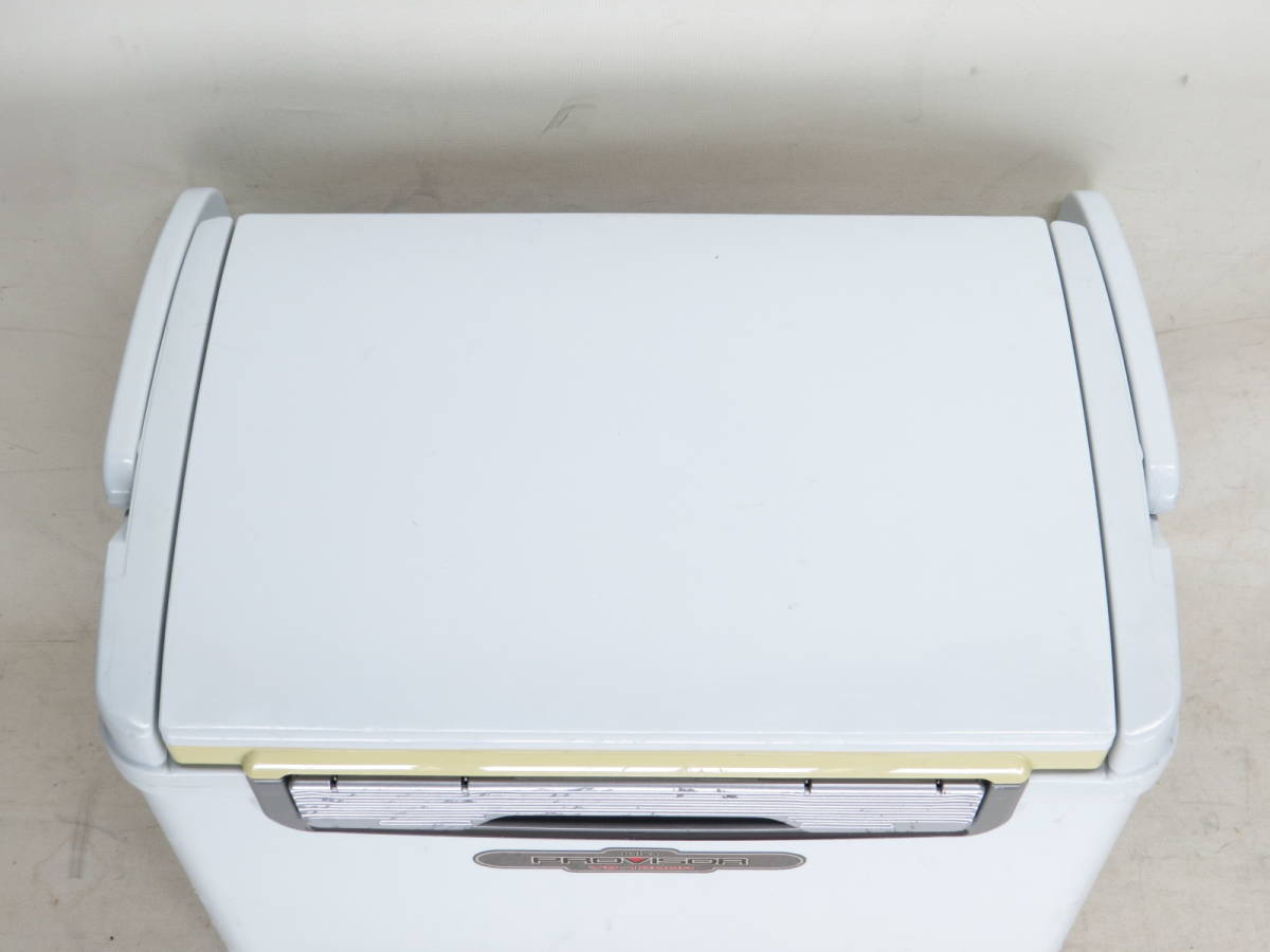 ダイワ クーラーボックス 6面真空 VSX-1200R-