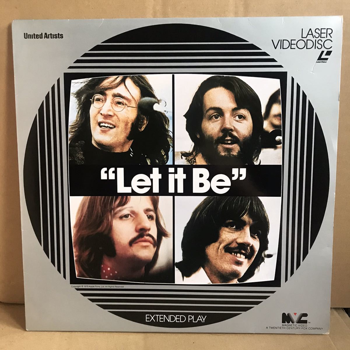 THE BEATLES LET IT BE LD ザ・ビートルズ _画像1