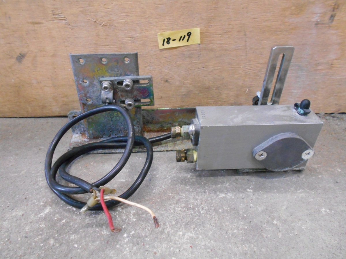 18-119 　MAROL （マロール） 手動油圧式エンジンリモコン用　シフト受動部　 MMR-22C　 中古品