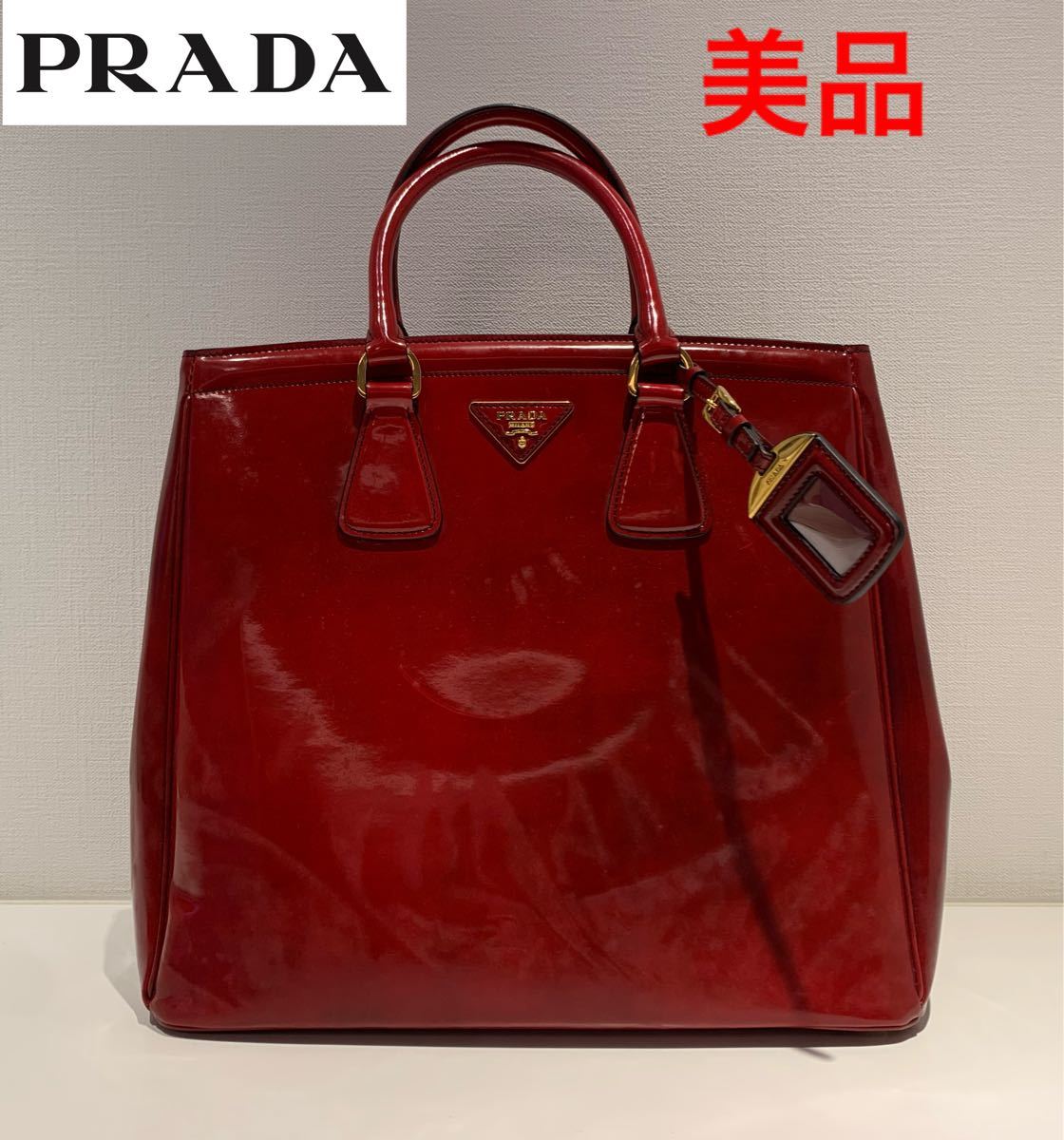 PRADA バッグ 赤エナメル-