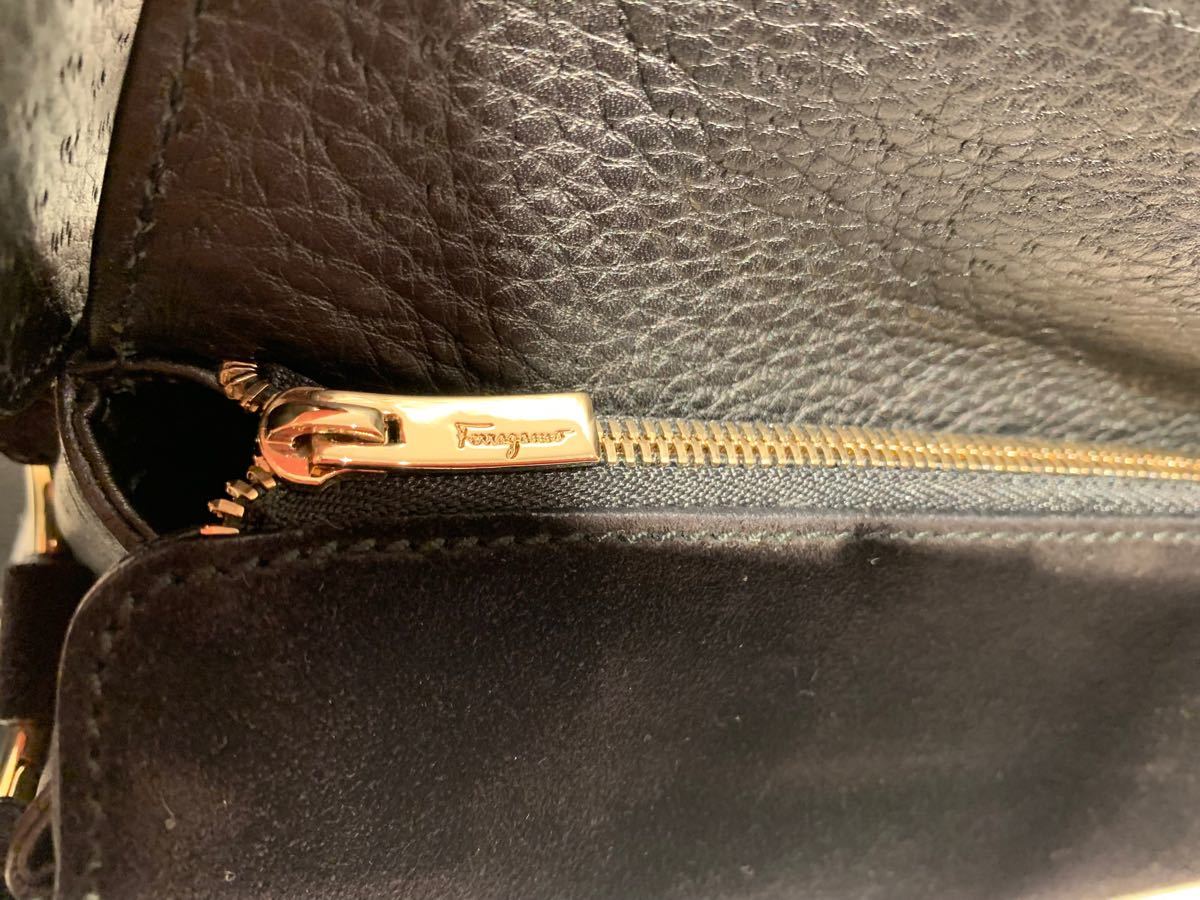 美品 Salvatore Ferragamo ショルダーバック ブラック|PayPayフリマ