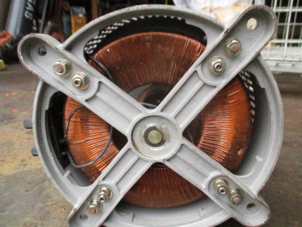 油谷 №5109 トランス 変圧器 200V ボルトスライダー 電圧調整器 油谷 №5109 トランス 変圧器 200V ボルトスライダー 電圧調整器