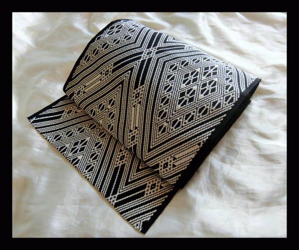逸品 長楽こぎん刺し 刺し子刺繍 黒地 正絹 開き名古屋帯 芯なし