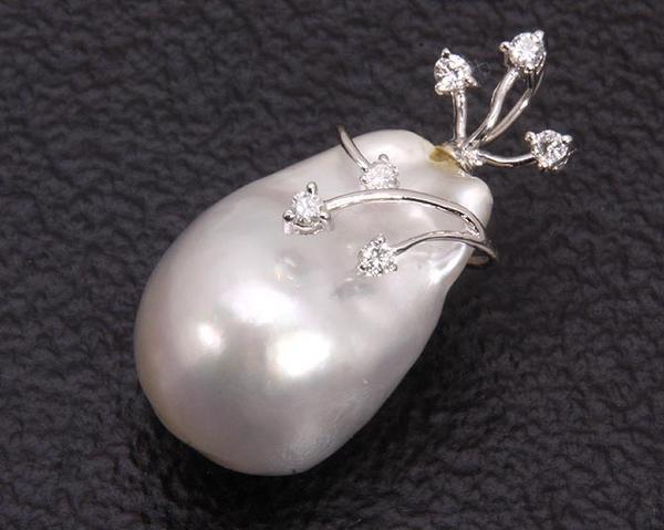 { pawnshop exhibition }k18WG*ba lock White Butterfly pearl + diamond pendant top *C-2287