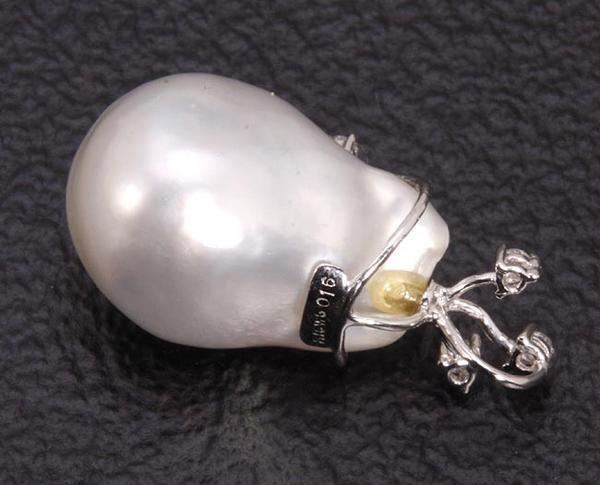 { pawnshop exhibition }k18WG*ba lock White Butterfly pearl + diamond pendant top *C-2287