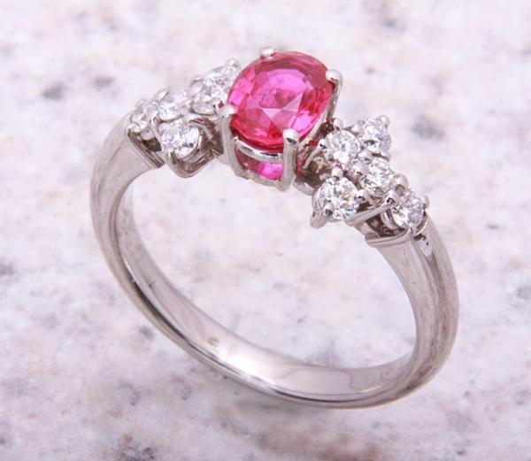 《質屋出品》Pt900★天然ルビー0.77ct+ダイアモンドリング★C-3459