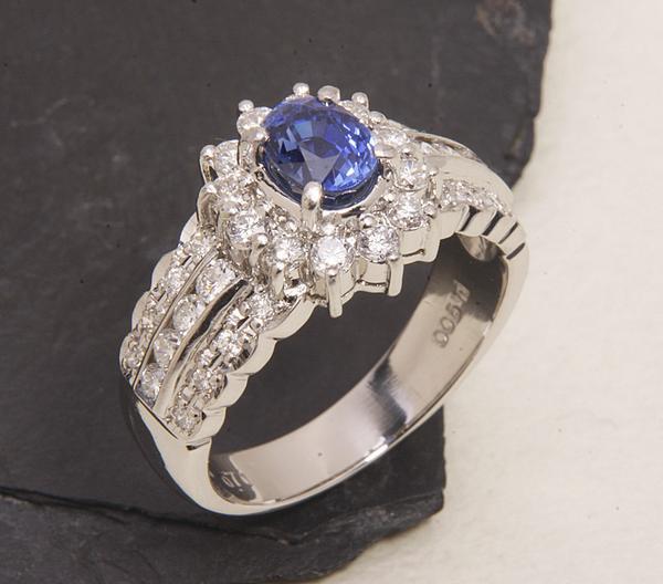 《質屋出品》Pt900★美色の天然サファイア1.1ct+ダイアデザインリング★k-3048_画像2
