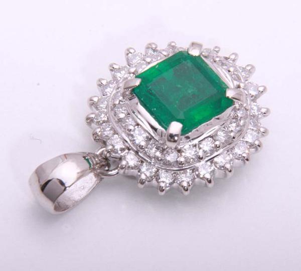 《質屋出品》Pt900★天然エメラルド0.76ct+ダイアモンドペンダントトップ★C-3969_画像2