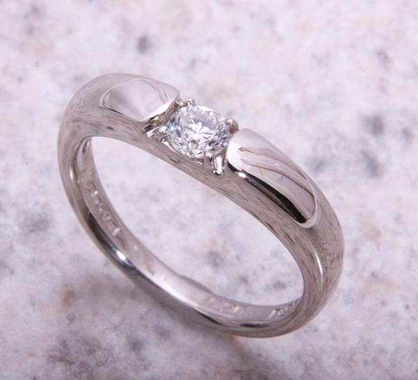 本物保証! 《質屋出品》ヴァンドーム青山☆Pt950天然ダイアモンド0.2ct