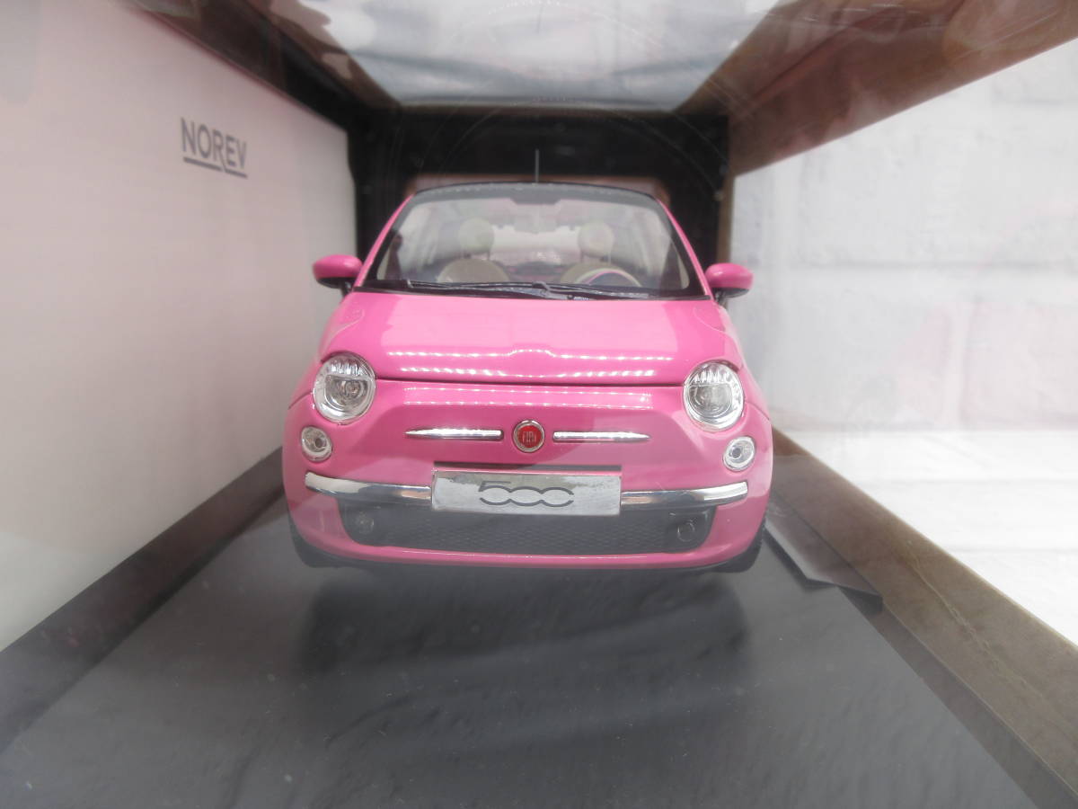 ミニカー　1/18　ノレブ　フィアット　Fiat　500　2010　ピンク　モデルカー_画像2