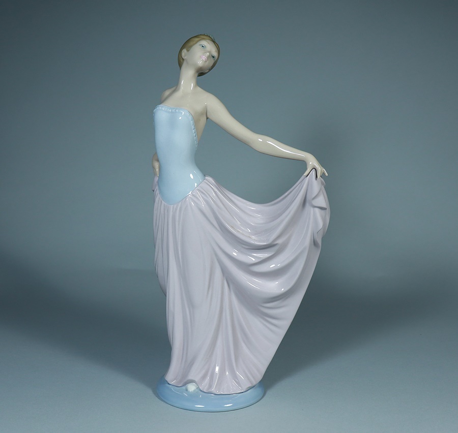 【栴檀】リヤドロ Lladro スペイン製 フィギュリン 陶器人形 踊る少女 美しい置物 美品！_画像9
