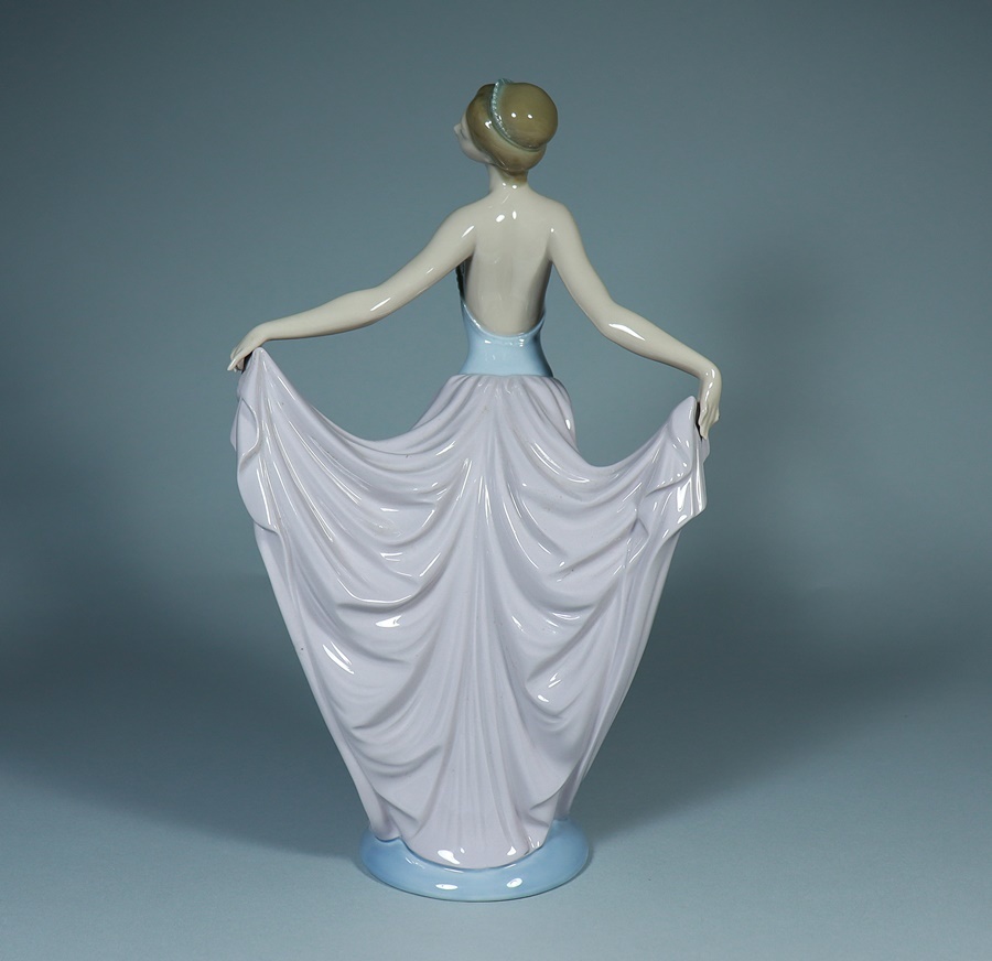 【栴檀】リヤドロ Lladro スペイン製 フィギュリン 陶器人形 踊る少女 美しい置物 美品！_画像5