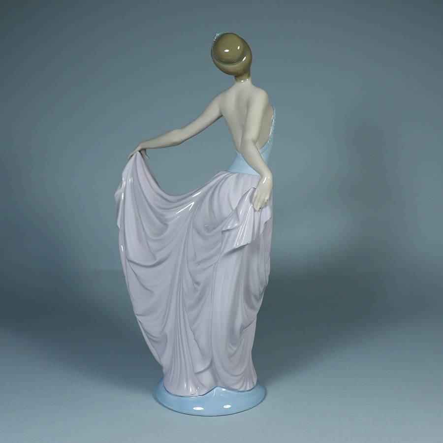 【栴檀】リヤドロ Lladro スペイン製 フィギュリン 陶器人形 踊る少女 美しい置物 美品！_画像4