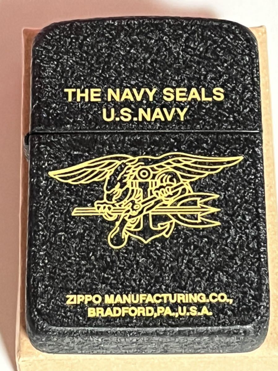 ZIPPO/ ジッポー/ 1941レプリカ ブラッククラックル U.S. NAVY オイルライター 未使用 2002年 A 02_画像2