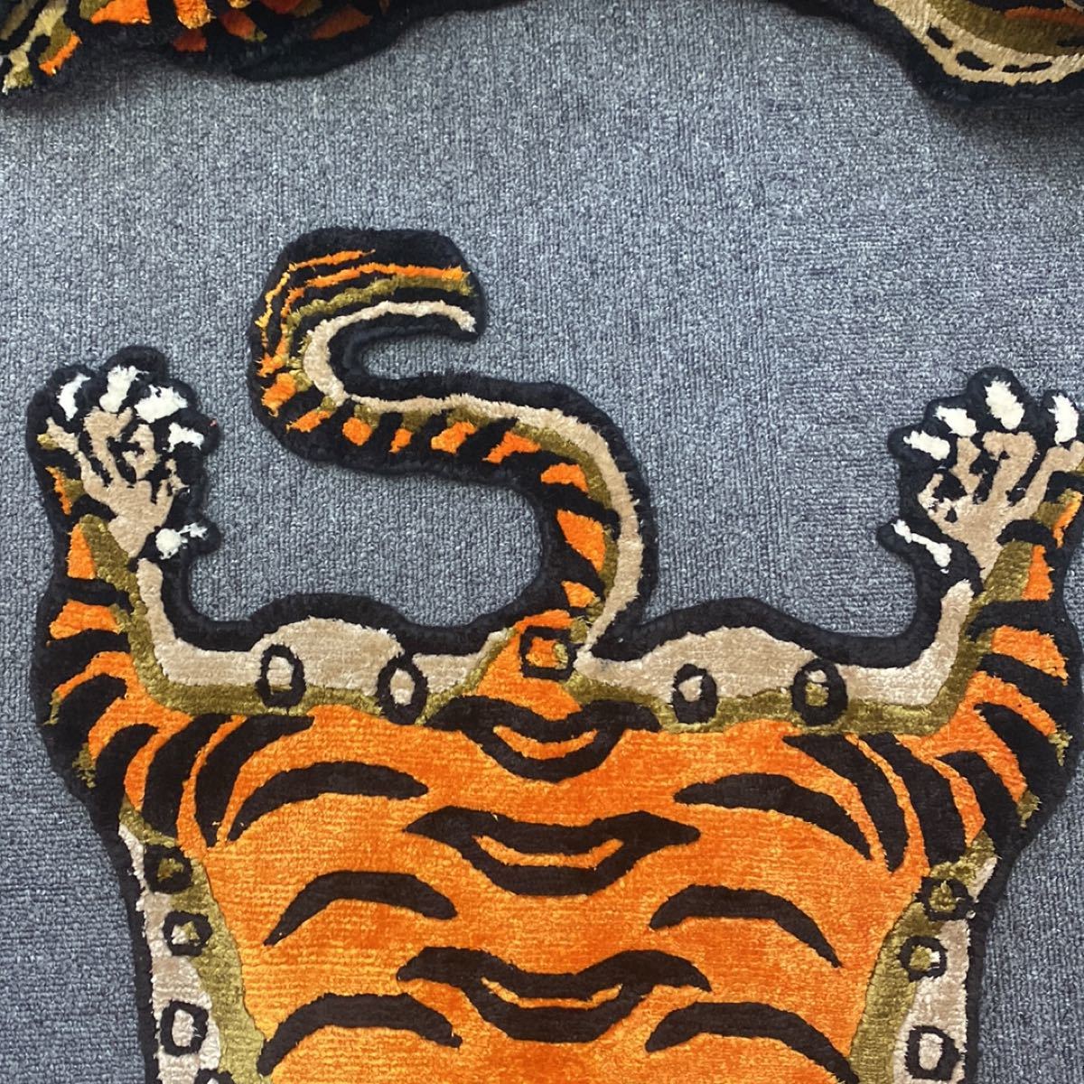 チベットの虎の敷物 (S) チベタンタイガーラグ ラグマット チベットの虎の敷物 (S) チベタンタイガーラグ ラグマット