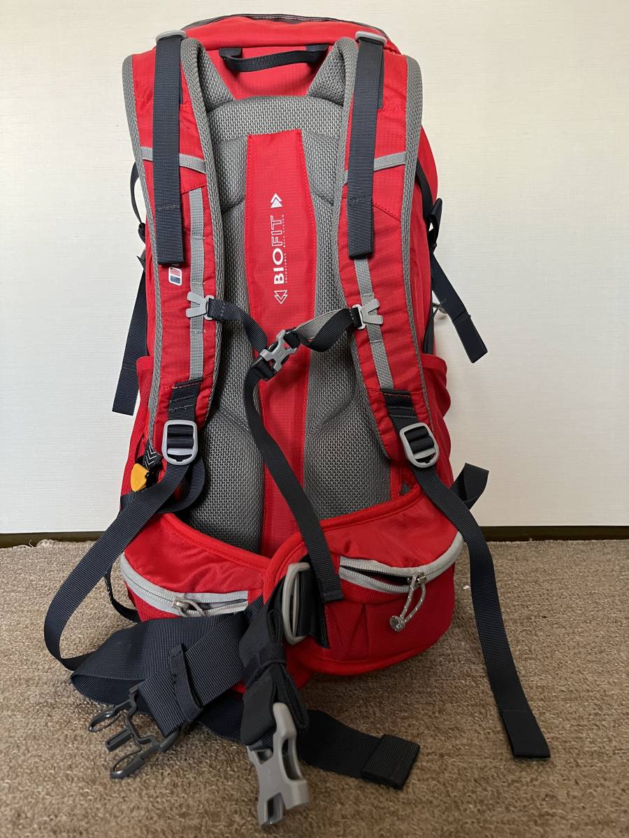 バーグハウス（berghaus) ウィメンズ　エクスプローラー30 Red(赤)_両側のウエストハーネスにポケットあり