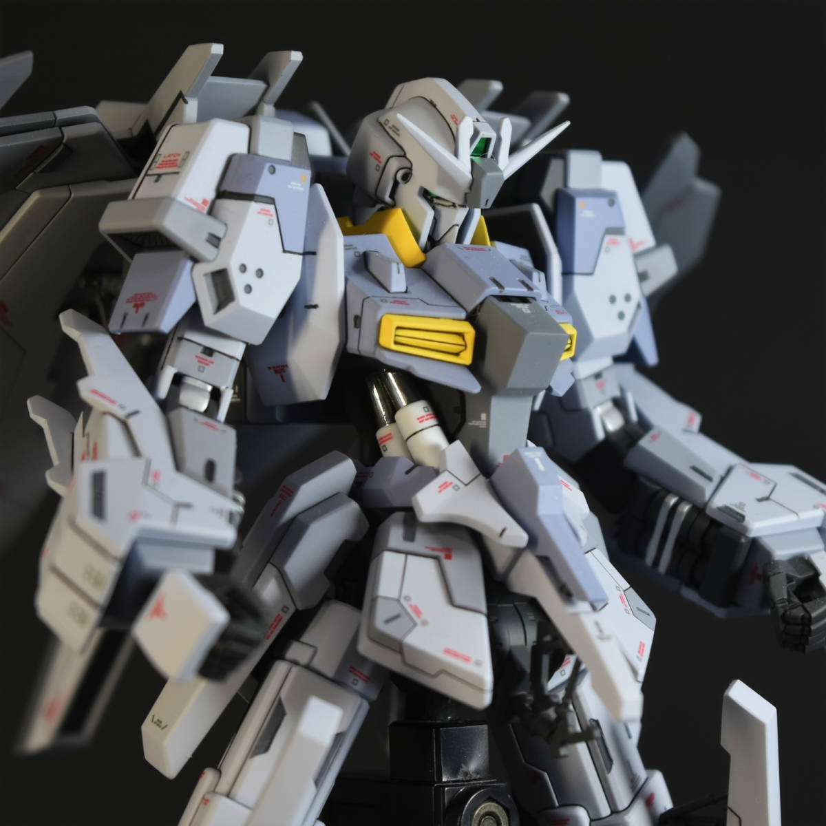 HGBF ライトニングZガンダム 改修塗装済完成品 + HGUC Zガンダム HGBF ライトニングZガンダム 改修塗装済完成品 + HGUC Zガンダム