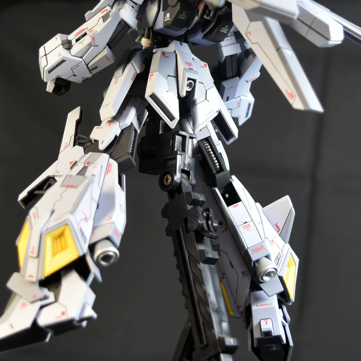 HGBF ライトニングZガンダム 改修塗装済完成品 + HGUC Zガンダム HGBF ライトニングZガンダム 改修塗装済完成品 + HGUC Zガンダム
