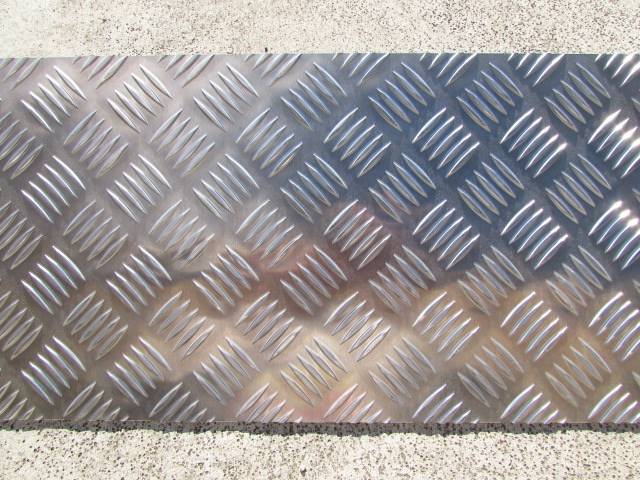 本物の  アルミ縞板(シマ板)3.5x900x1190 (厚x幅x長さmm) 金属