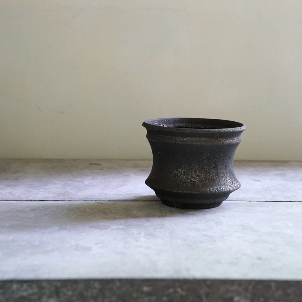 Mederu pot バレル Mサイズ マイカブラック 鉢 カタチ製作所