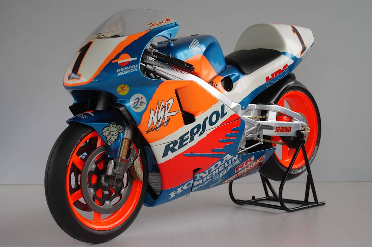 完成品】タミヤ 1/12 REPSOL HONDA NSR500【経年劣化有り】 item 完成品】タミヤ 1/12 REPSOL HONDA NSR500【経年劣化有り】 item