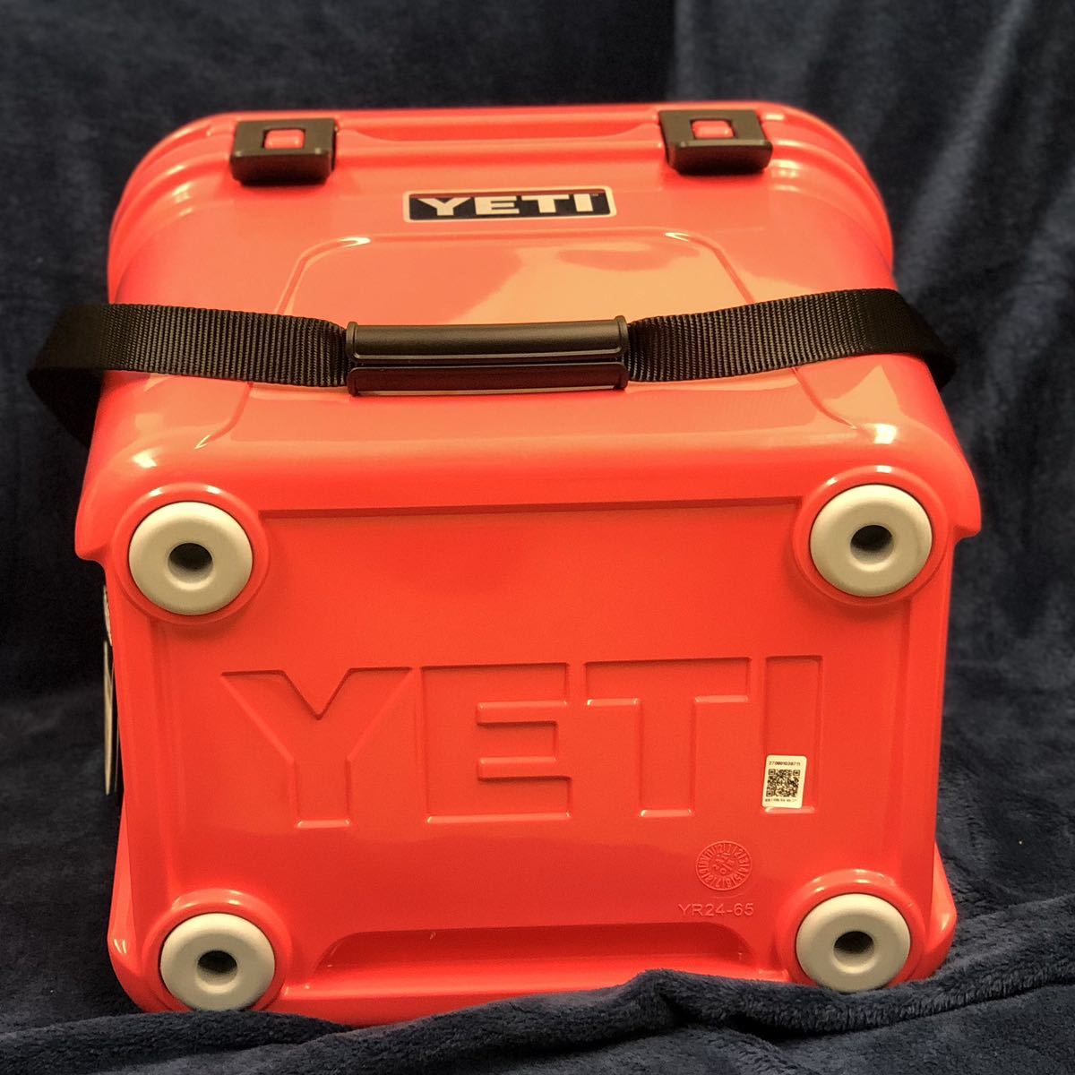 ☆新品☆ YETI イエティ Roadie 24 ローディ クーラーボックス