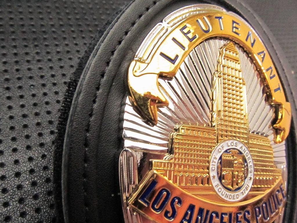 新品 LAPD ポリスバッジ バッジホルダー /80/ 組み込セット ロサンゼルス市警察 ポールチェーン付属 ルテナント_画像4