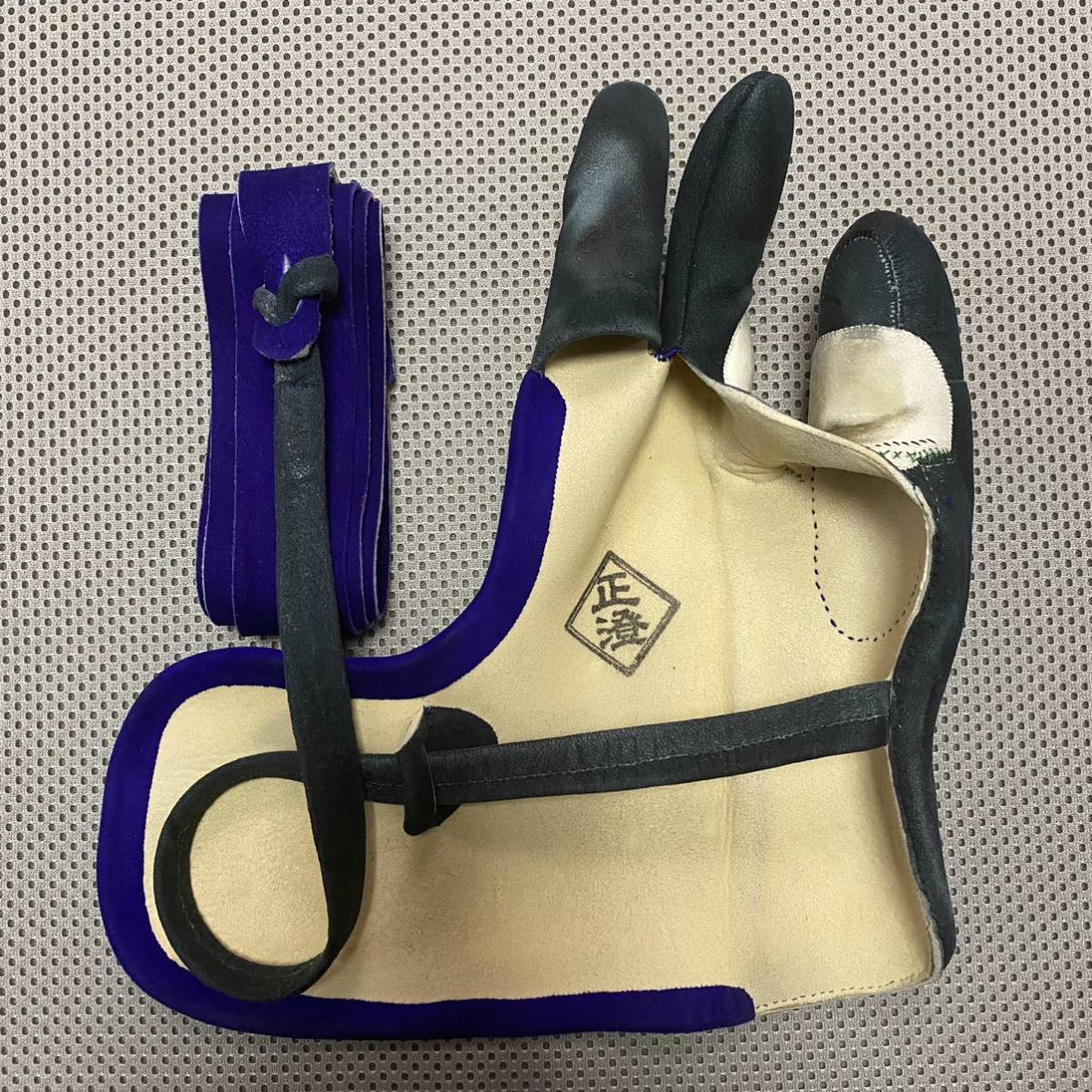 弓道弽 かけ 正澄上作 四つ弽 七分縁 焦茶 新品未使用 - その他 弓道弽 かけ 正澄上作 四つ弽 七分縁 焦茶 新品未使用 - その他