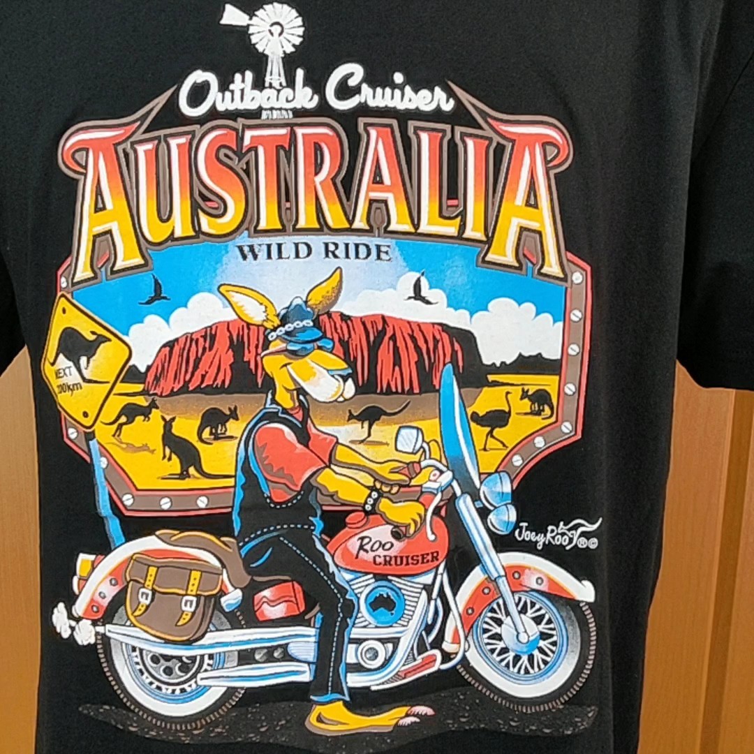 JoeyRooカンガルー半袖TシャツL/LL 黒 本場オーストラリア バイクに乗って大地を走るカンガルー Australia