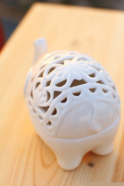 置物 象 陶器製 アロマポット 小物入れ 透かし彫り ホワイト_画像3