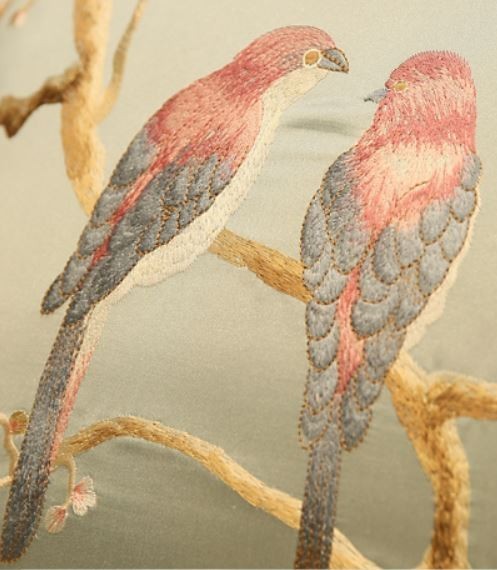 クッションカバー 寄り添う2羽の鳥 刺繍 光沢のある色合い 和モダン (モスグリーン)_画像3