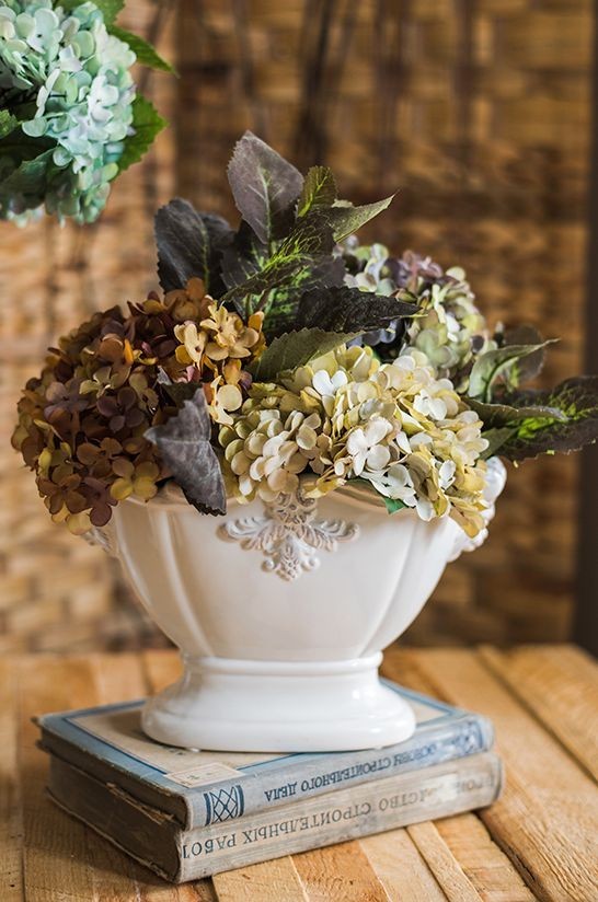 フラワーベース 花瓶 ヨーロピアン風 左右にライオンの模様 陶器製 (中サイズ)_画像3
