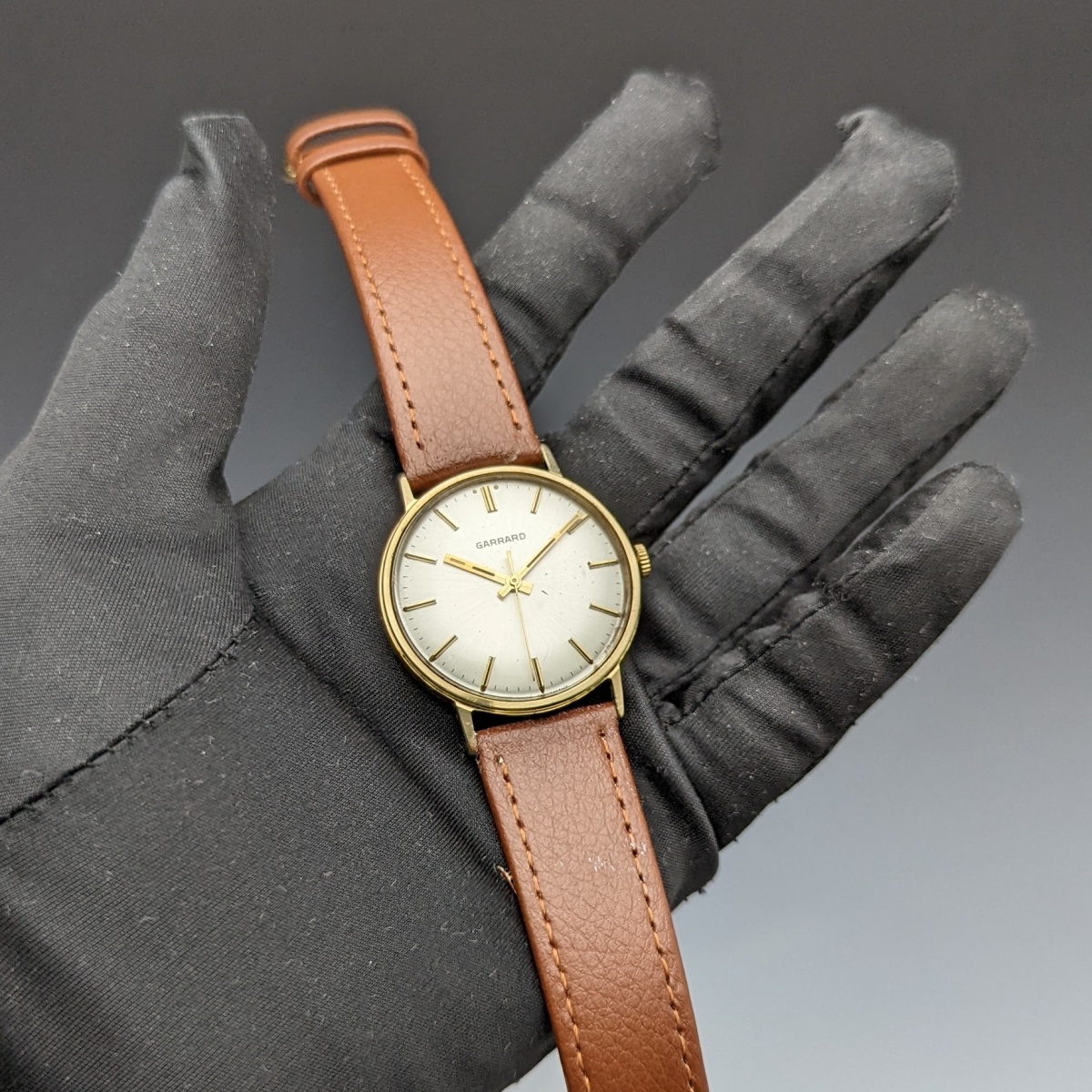 1981 year Britain Vintage operation excellent garrard K9 pure gold case 3 hands machine gentleman for wristwatch 