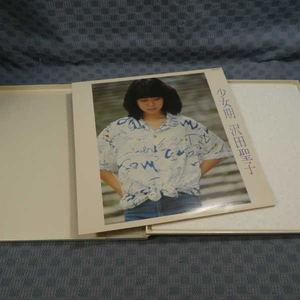 VA219●139/沢田聖子「少女期」LP-BOX(アナログ盤)_画像3