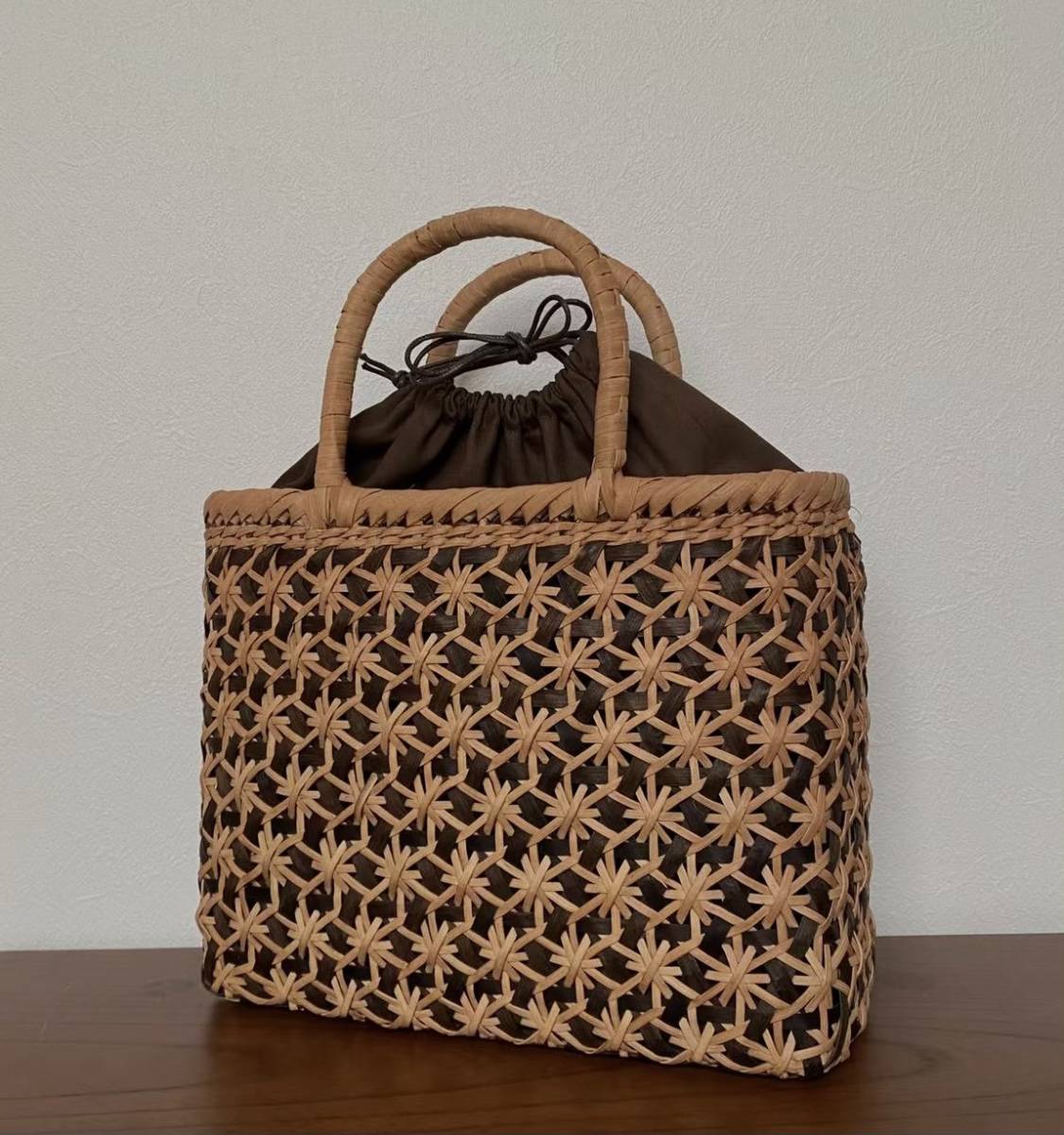 新作 未使用品 長野産 職人手編み 菊紋編み 胡桃山葡萄バッグ サイズL ...