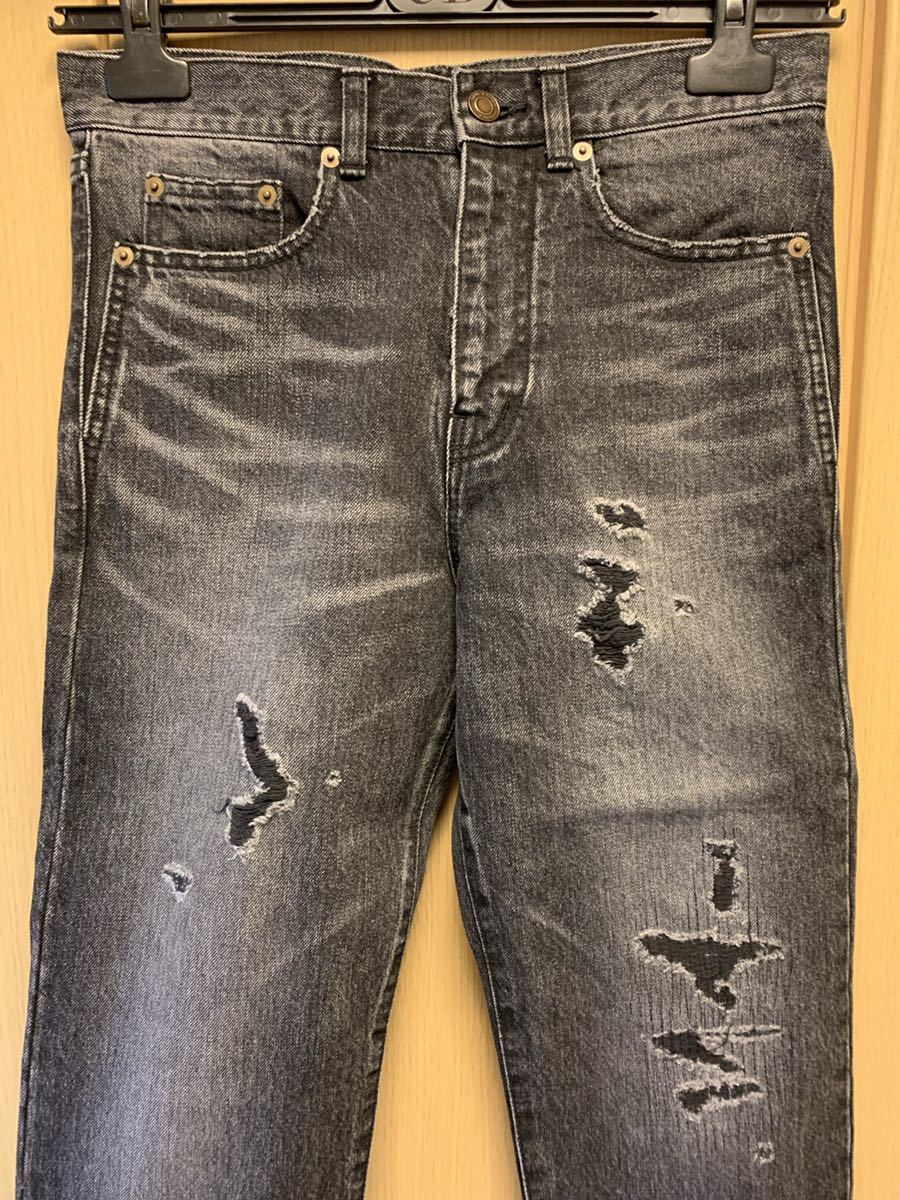 国内正規 17AW Saint Laurent Paris サンローランパリ D16 Hedi Slimane エディ スリマン ダメージ リペア 加工 デニム 黒 26 500473 YA805_画像2