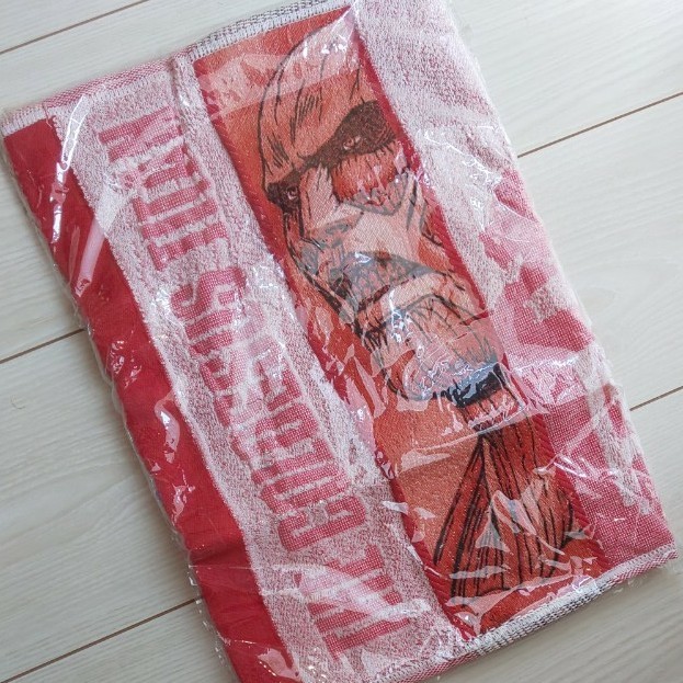 新品 未開封 進撃の巨人 美写紋 フェイスタオル 超大型巨人 レッド 赤色 日本製 メイドインジャパン
