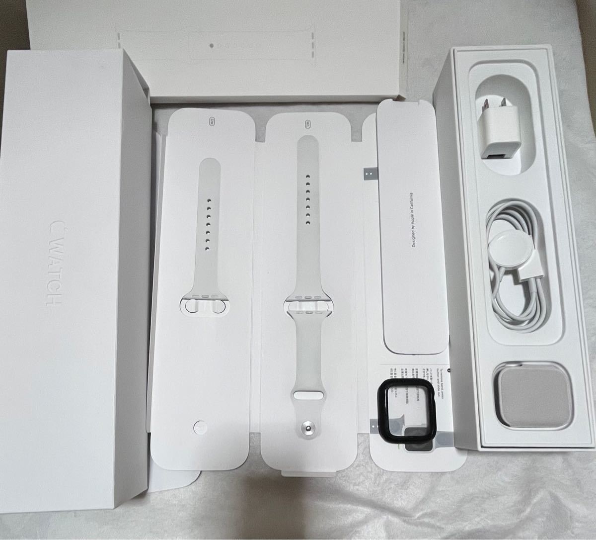 Apple Watch Series 5 GPS 44mm シルバーアルミニウムケースとホワイト