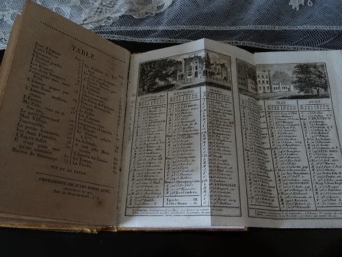 Grace アンティーク 貴重 フランス 1827年 (シャルル10世) コンポジションにガラス絵(Le fixe sous verre) のリトルブック withカレンダー